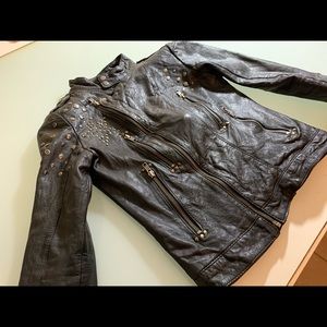 3/4 sleeve leather jacket.